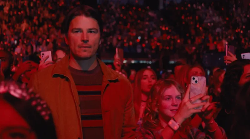 Cooper and Riley at Lady Raven's concert in "Trap".